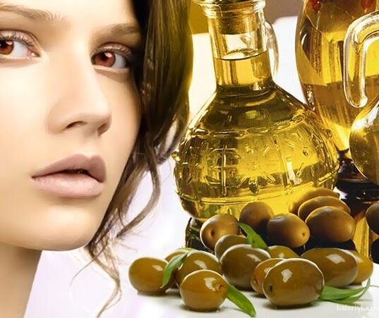 Оливкова олія для приготування омолаживающей шкіру обличчя маски